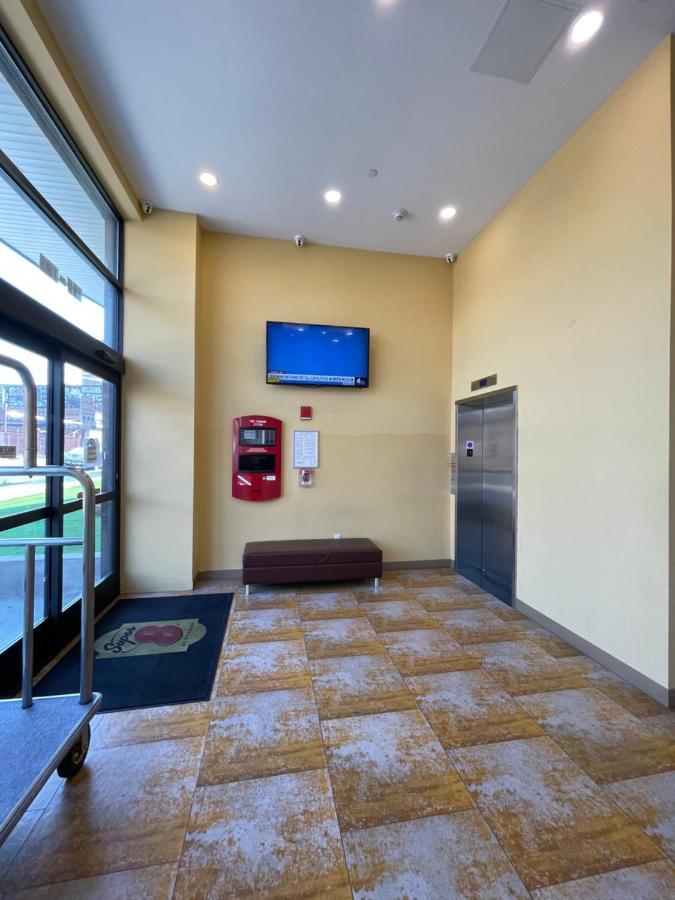 Super 8 By Wyndham Brooklyn Williamsburg 호텔 뉴욕 외부 사진