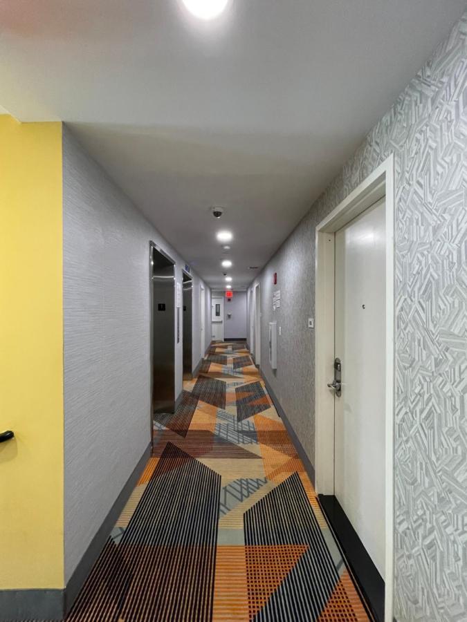 Super 8 By Wyndham Brooklyn Williamsburg 호텔 뉴욕 외부 사진