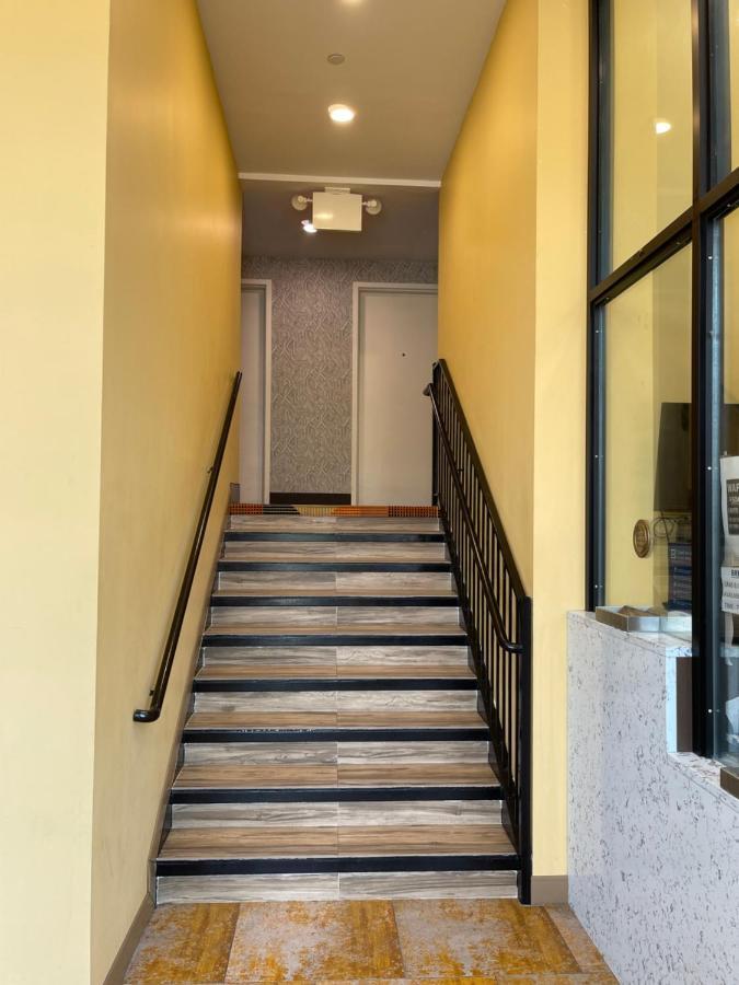 Super 8 By Wyndham Brooklyn Williamsburg 호텔 뉴욕 외부 사진